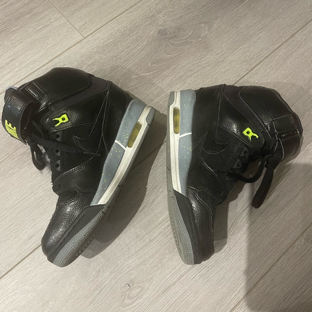 Nike wedge sneaker